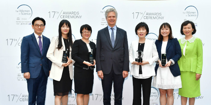 사진 3_2018 제17회 한국 로레알-유네스코 여성과학자상.jpg