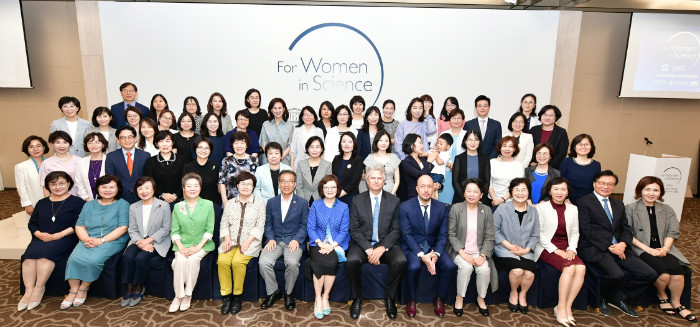사본 -한국 로레알-유네스코 여성과학자상 시상식(2).jpg