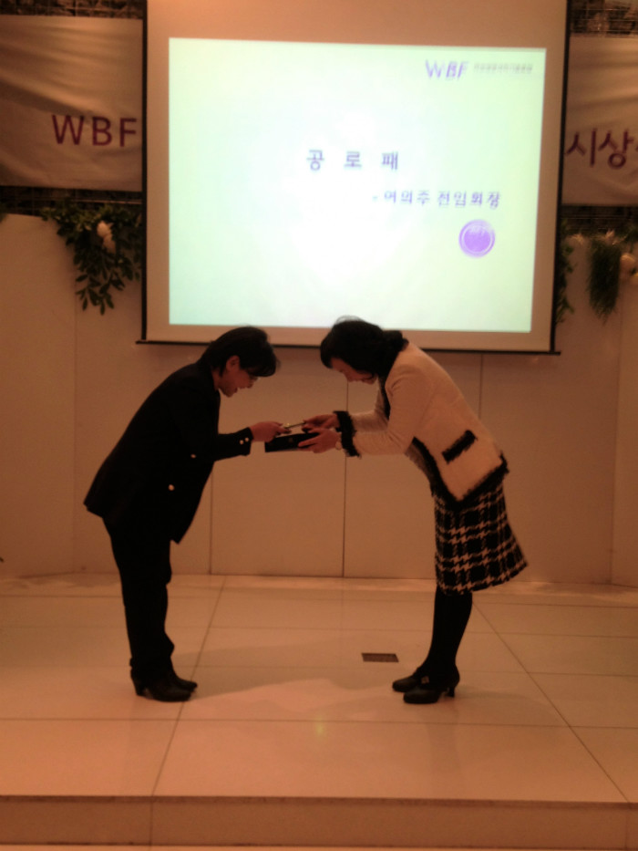 여의주 공로패 증정2.JPG