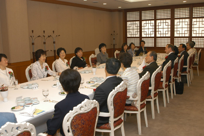 2005 여성과학기술자의 능력개발 및 리더십에 관한 심포지엄 오찬-2.JPG