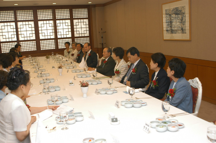 2005 여성과학기술자의 능력개발 및 리더십에 관한 심포지엄 오찬-1.JPG